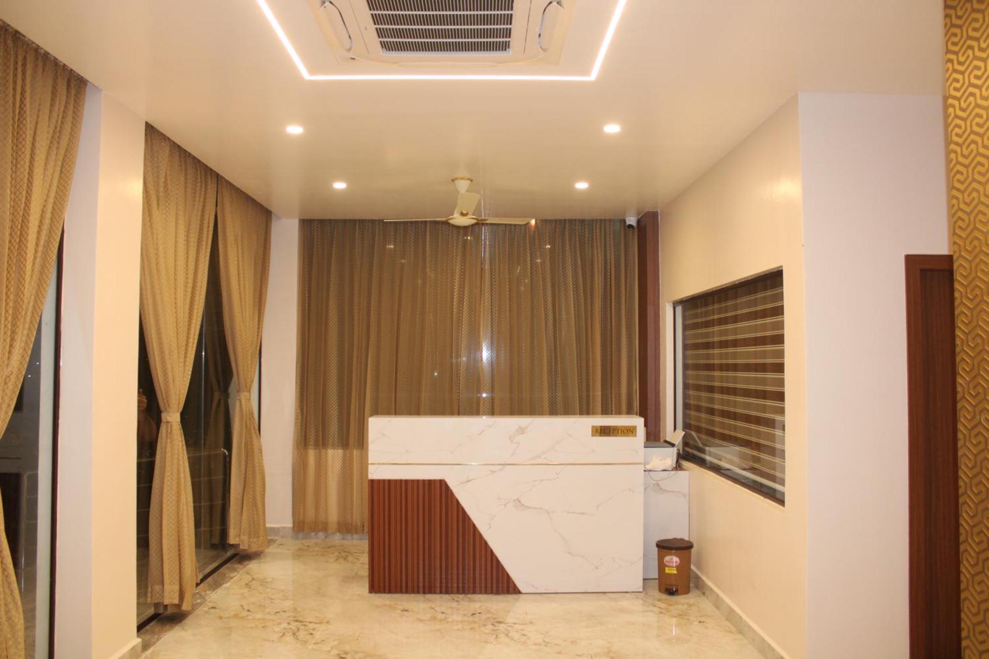 Uj Pallazzio - Business Class Luxury Hotel Tiruvannāmalai Exterior foto